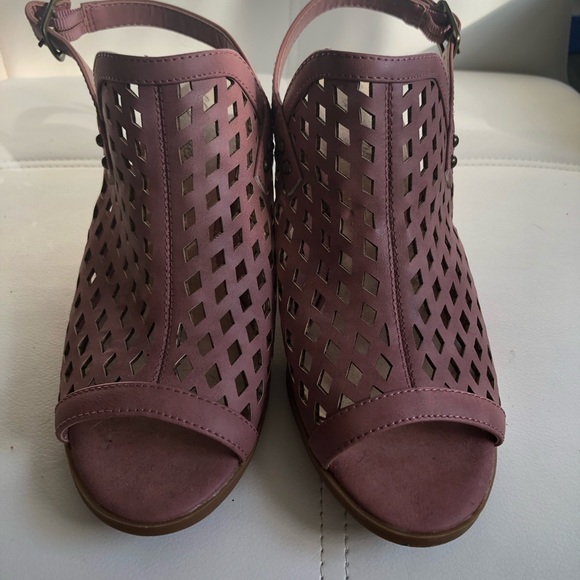 Block Heel Sandals - Picture 4 of 7